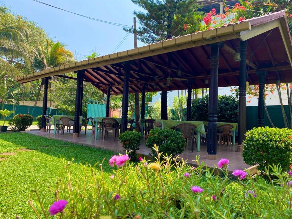Hotel Tk Green Garden Matara Luaran gambar