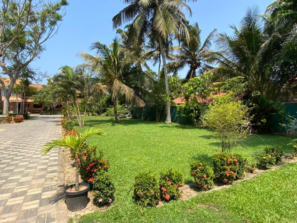 Hotel Tk Green Garden Matara Luaran gambar